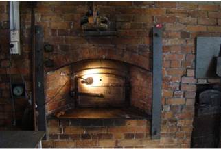 A brick oven with a light in the middle

Description automatically generated
